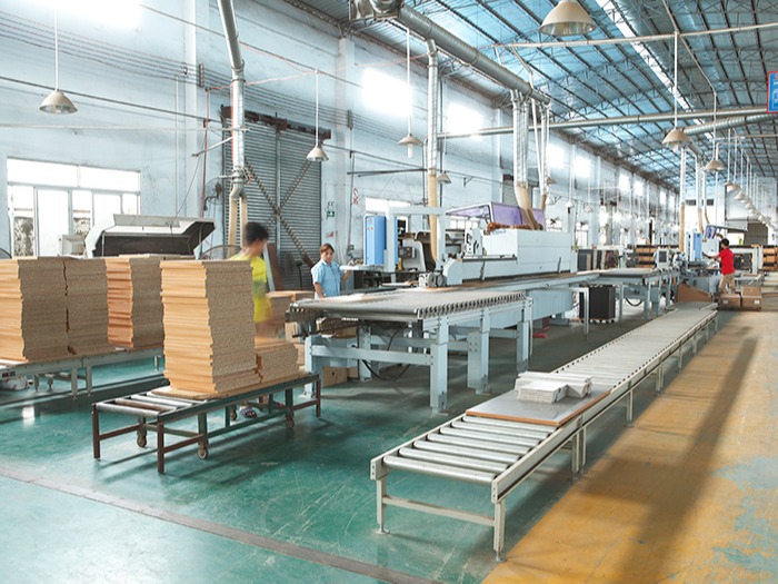 九游(中国)家具-生产流水线